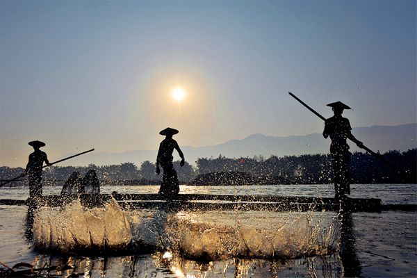 图5：水天溶漾画桡迟，人影鉴中移。（盈江）_副本.jpg