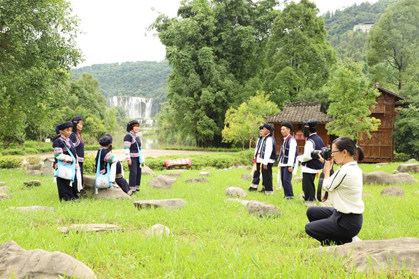 10民族山歌唱廉音_副本.jpg