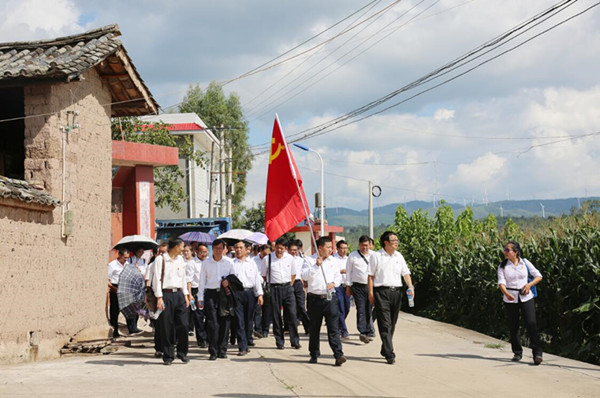 3重走革命路途，感受革命情怀.jpg