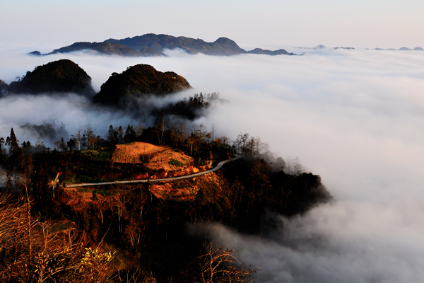 10、白云升远岫，摇曳入晴空。（文山州）_副本.png